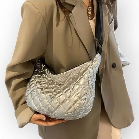 Chic Silvery Quilted Crossbody Bag Spacious & Lightweight with Adjustable Strap - Picture 12 of 12